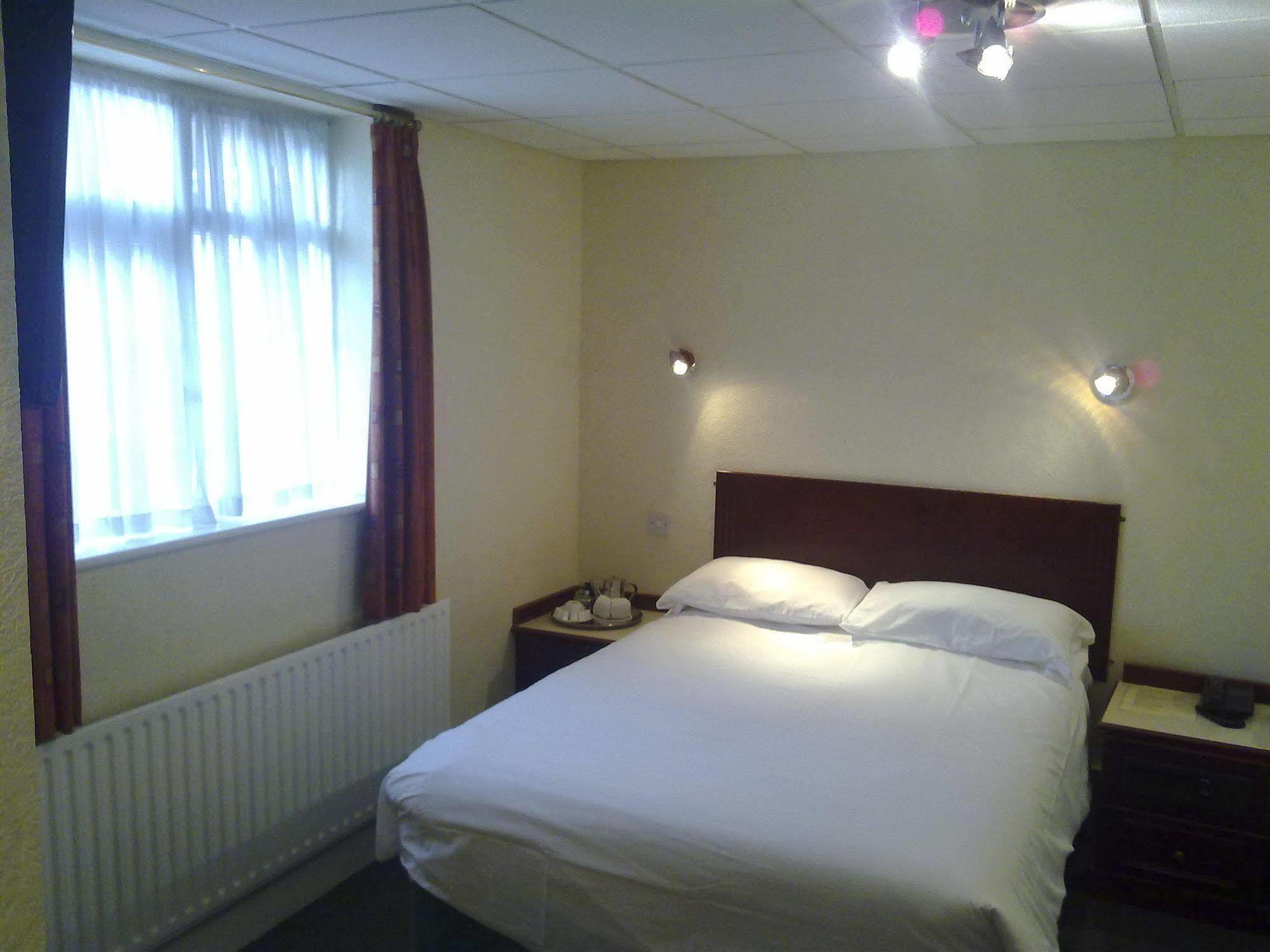 Cedar Tree Hotel Rugeley Exteriér fotografie
